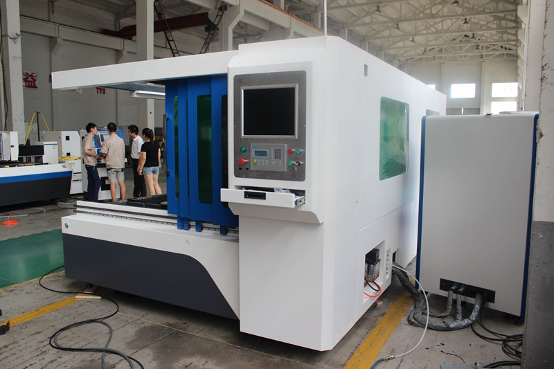 Laserski stroj za rezanje vlaken 500w z nerjavnim jeklom 1500x3000mm