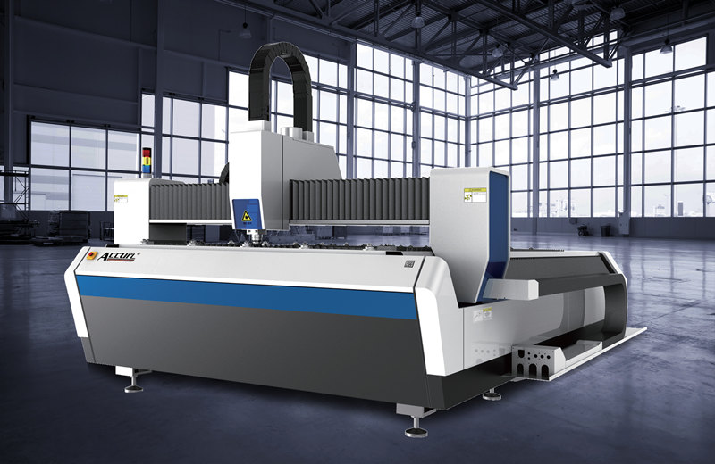 Stroj za lasersko rezanje vlaken 700W za prodajo kovinskih jekel za rezanje 1500x3000mm