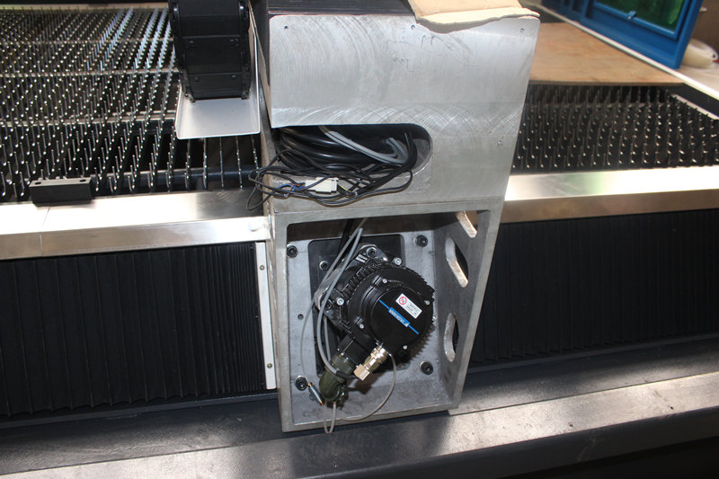 IPG 700w stroj za lasersko rezanje pločevine na Kitajskem Proizvajalec