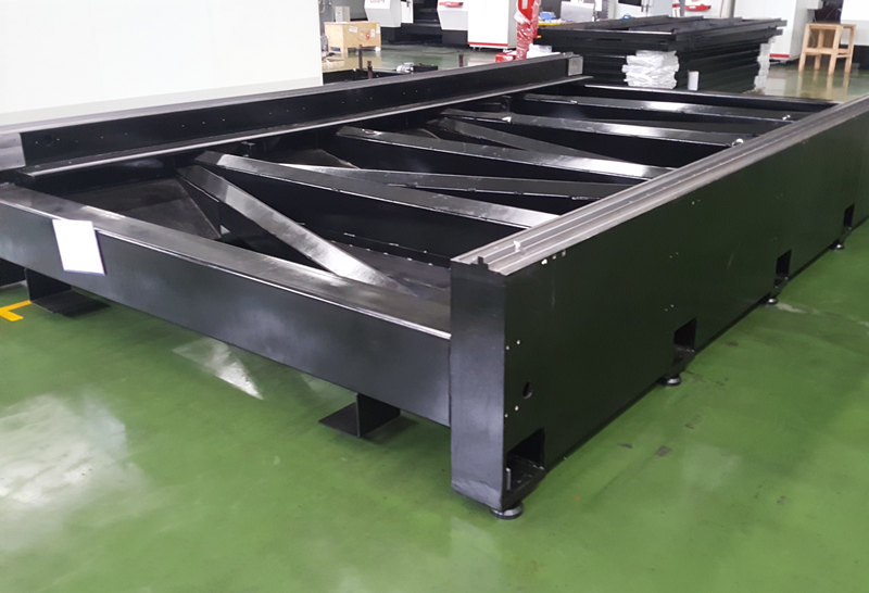 IPG Fiber 500W CNC laserski rezalni stroj za lasersko rezanje kovinskih cevi